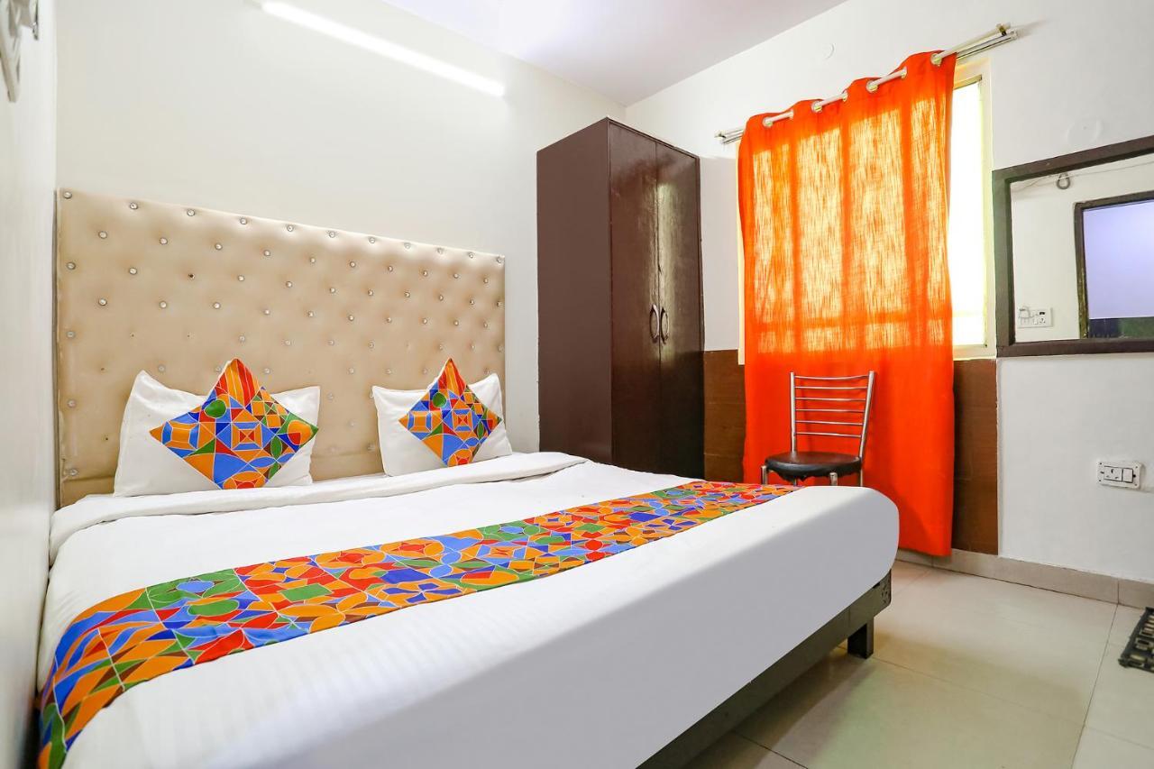 Fabhotel The Lazeez New Delhi Exterior photo